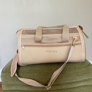 Wild One Pert Carrier